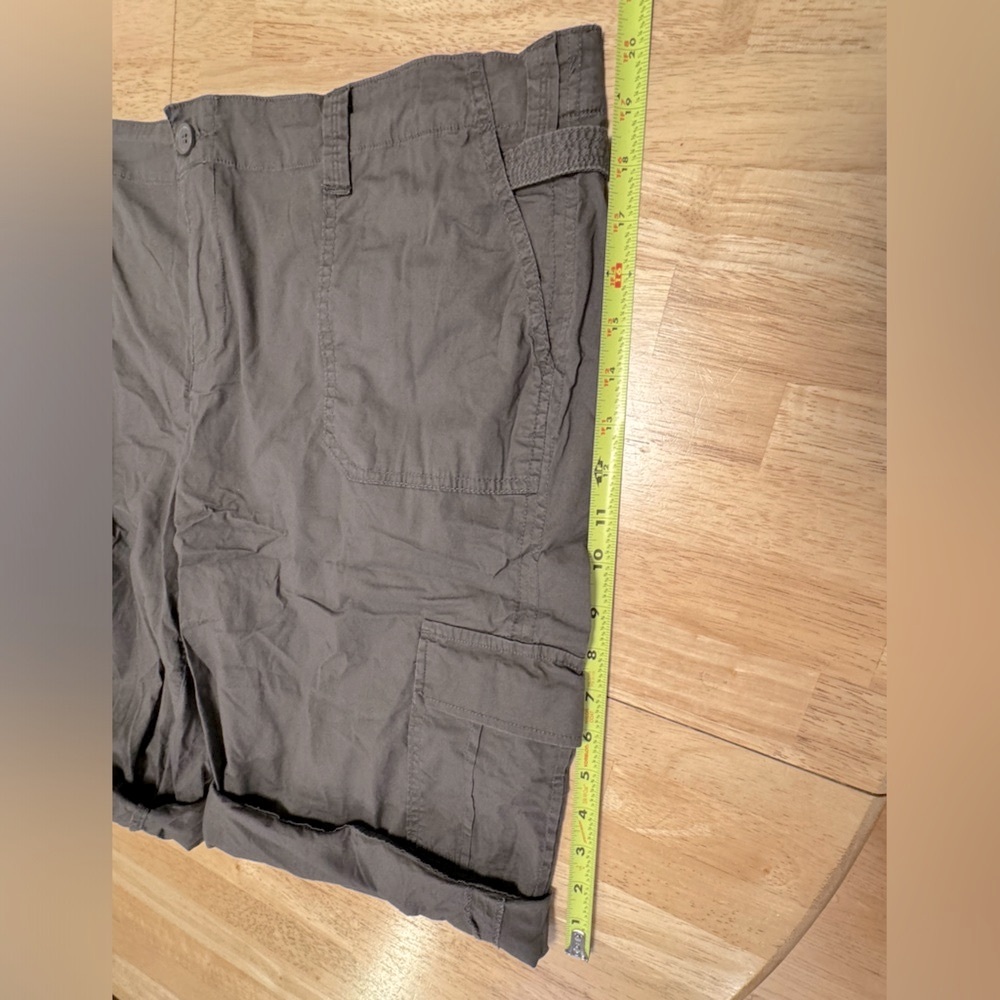 Angel Kiss Gray Cargo Shorts, size 18 - Picture 7 of 11